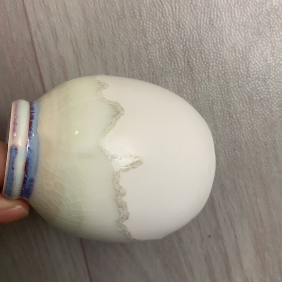 The oval cup I found when I was cleaning the kitchen was given by a friend. - Picture 5 of 8